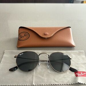 Ray-Ban Round Metal Antiqued Sunglasses in Copper (RB3447)